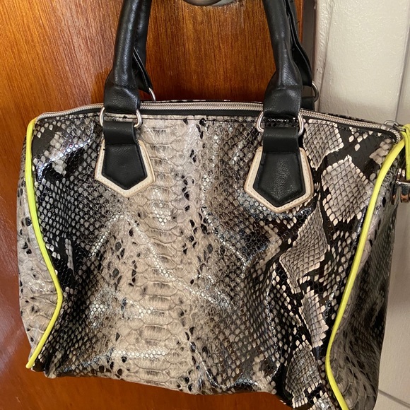 Women’s satchel